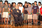 UD推進のサポーターの小学生と団長の狭間壮さん